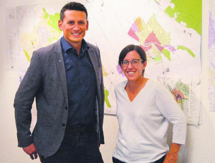 Präsidentin Kerstin Koch Rieser und Gemeinderat Pascal Vontobel sind von der neuen Kulturkommission überzeugt: «Waltenschwil hat mittlerweile die Grösse, wo es eine solche braucht.» Bilder: Celeste Blanc / zg