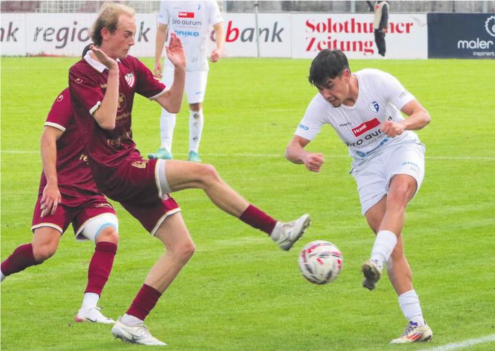 Zweikampfstark, aggressiv, kompromisslos. Berdan Senyurt (rechts) ist mit seinen Qualitäten eine Bereicherung für den FC Wohlen. Sein Ex-Club Solothurn hat sich am Verteidiger die Zähne ausgebissen.
Bild: Josip Lasic