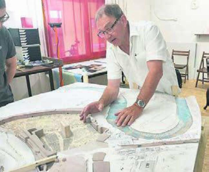 Am neuen Stadtmodell hat Heinz Briner jahrelang akribisch gearbeitet. Bild: huy