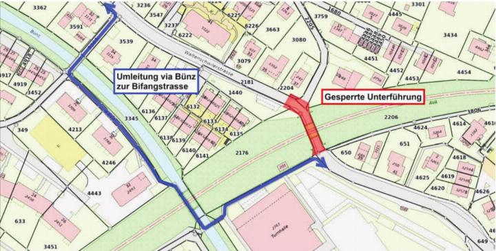 Die BDB-Unterführung ist während fünf Wochen für den Verkehr gesperrt. Fussgänger und Velofahrer werden über den Weg an der Bünz umgeleitet. Bild: pd