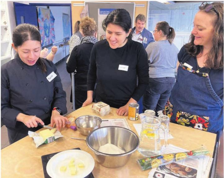 Das Integrations- und Begegnungsprojekt «Wohlen kocht» bringt Menschen unterschiedlicher Herkunft zusammen. Bild: zg