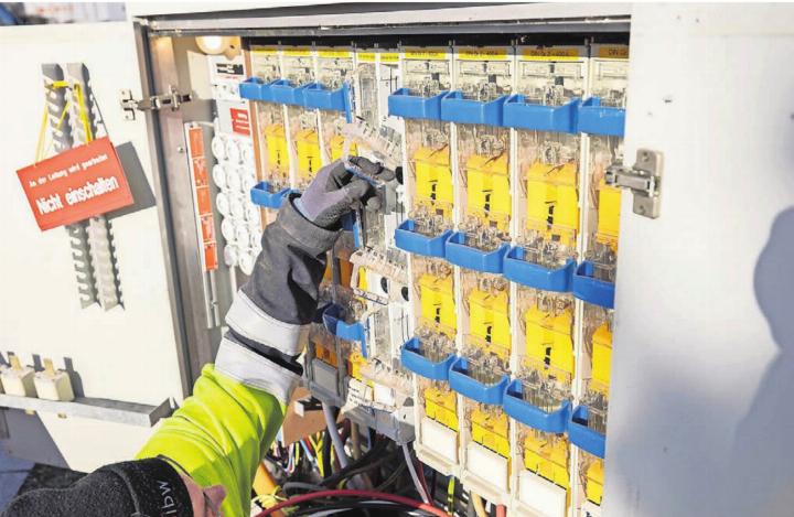 Die ibw leistet im Strombereich gute Arbeit: Nun können die Strompreise erneut gesenkt werden. Bild: pd