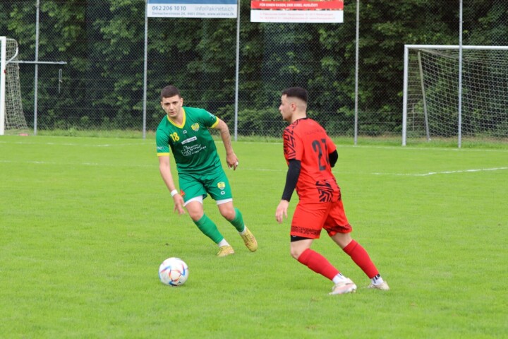 Luca Merendino (links) und der FC Mutschellen können gegen Schönenwerd-Niedergösgen nichts Zählbares mitnehmen. Bild: Astrid Moser
