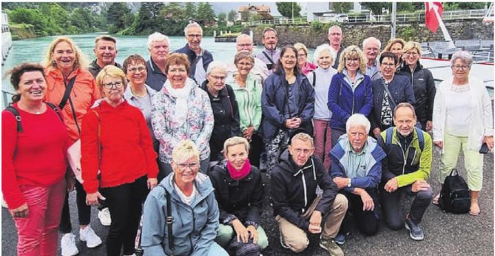 Der Niederwiler Kirchenchor ist eine eingeschworene Gemeinschaft, welche die gemeinsame Zeit (hier auf der Vereinsreise) geniesst. Bild: zg