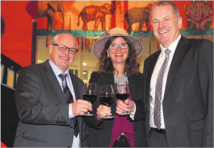 Die Jubiläumsfeier vor genau 10 Jahren im Dezember 2015 (v. l.): der damals designierte Einwohnerratspräsident Andrea Duschén, Einwohnerratspräsidentin Ariane Gregor und Regierungsrat Stephan Attiger. Bild: Archiv