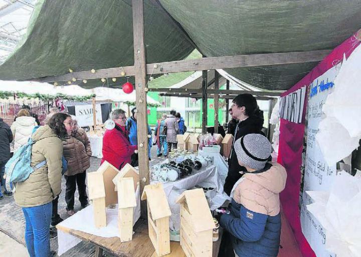 Auch eine Schulklasse war unter den Ausstellern. Mit dem Erlös der selbst Bild: chh