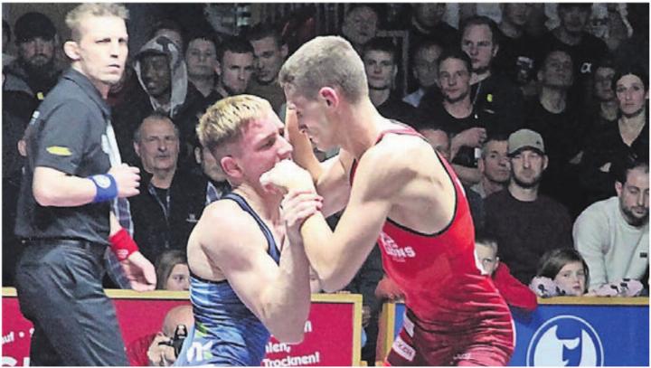 Kevin Birchler (links) landete gegen Routinier Timon Zeder einen überraschenden Sieg.