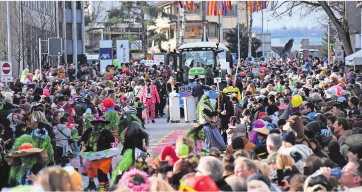 Vor zwei Jahren verzeichnete der Wohler Fasnachtsumzug mit 18 000 Zuschauerinnen und Zuschauern eine neue Rekordmarke. Diese tolle Stimmung soll auch in diesem Jahr wieder im Wohler Zentrum herrschen.
Bilder: Archiv/zg