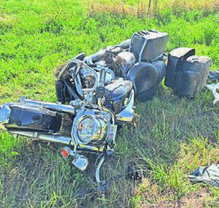 Beide Motorräder wurden durch den Unfall stark beschädigt. Bilder: pz
