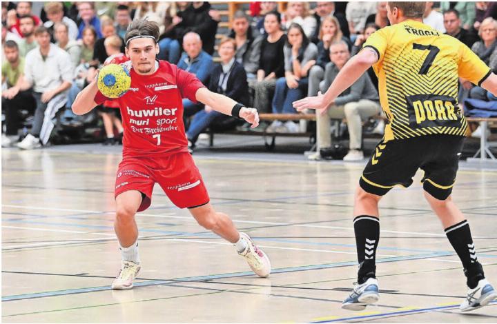 Konnte gegen Muotathal das Spiel an sich reissen: Jannis Furter vom TV Muri (links). Bild: tvm