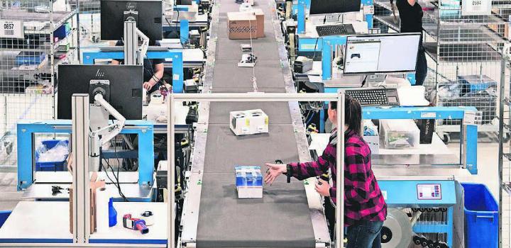 Weiterhin auf der Erfolgsspur: Im Zentrallager in Wohlen laufen viele Fäden von Galaxus zusammen. Bild: pd