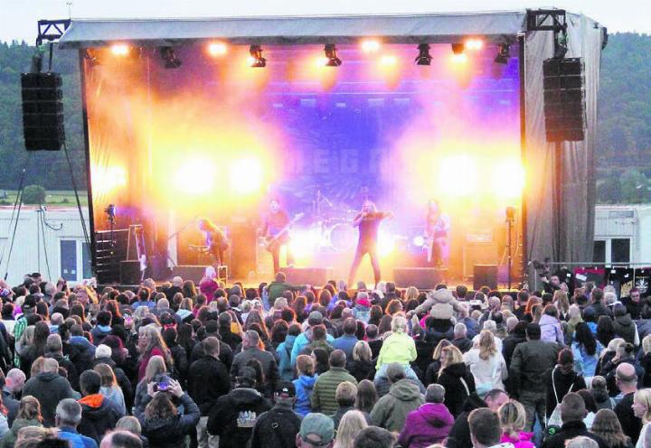 Musikalisch präsentierte sich das Fest abwechslungsreich – von den harten Klängen von «Megawatt»…
