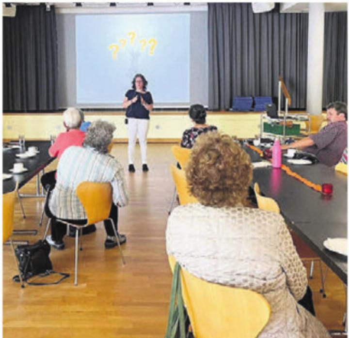 Den Teilnehmenden wollten einiges Wissen. Bild: zg