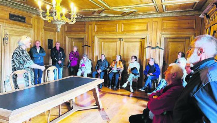 Die Teilnehmenden erfuhren viel Interessantes zum Kloster Fahr. Bild: zg