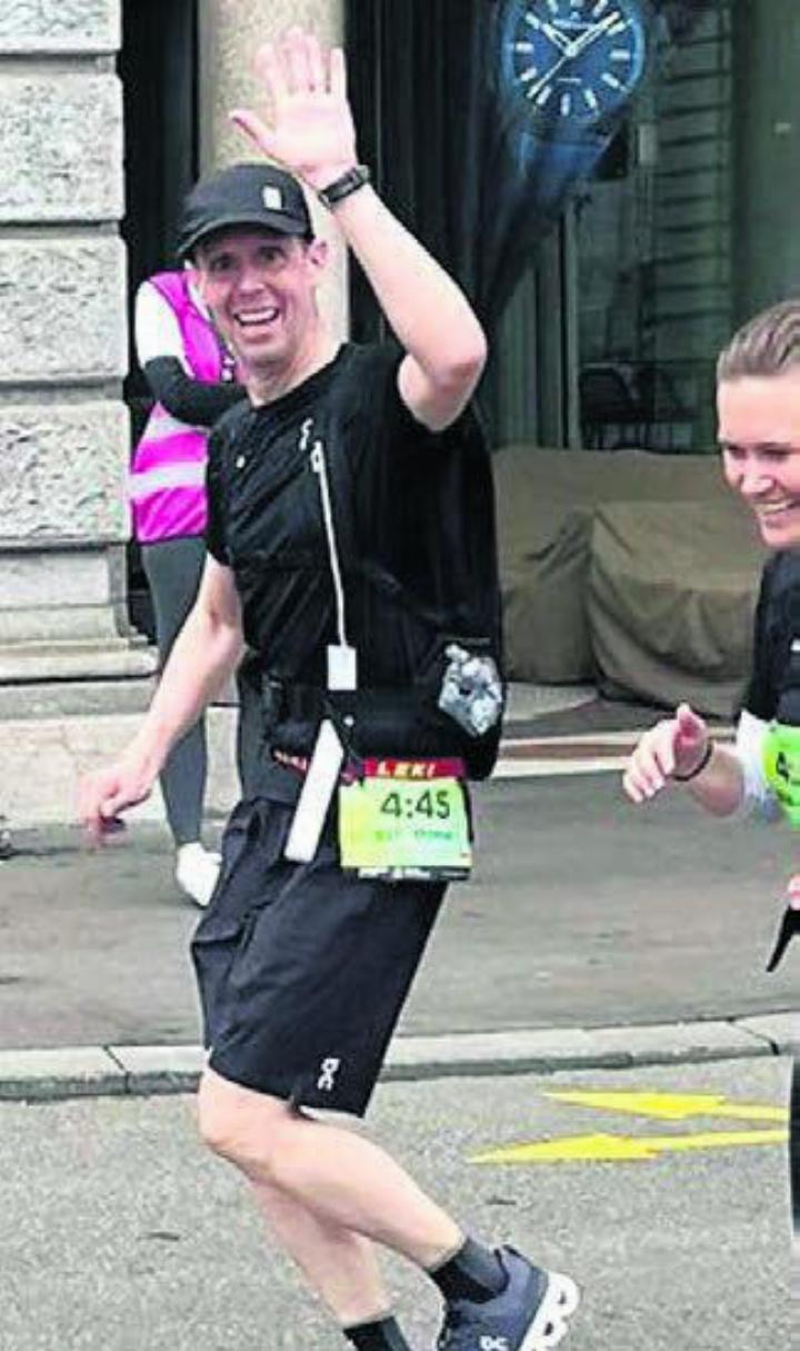 Thomas Raiser als Pacemaker am Züri-Marathon. Bild: zg