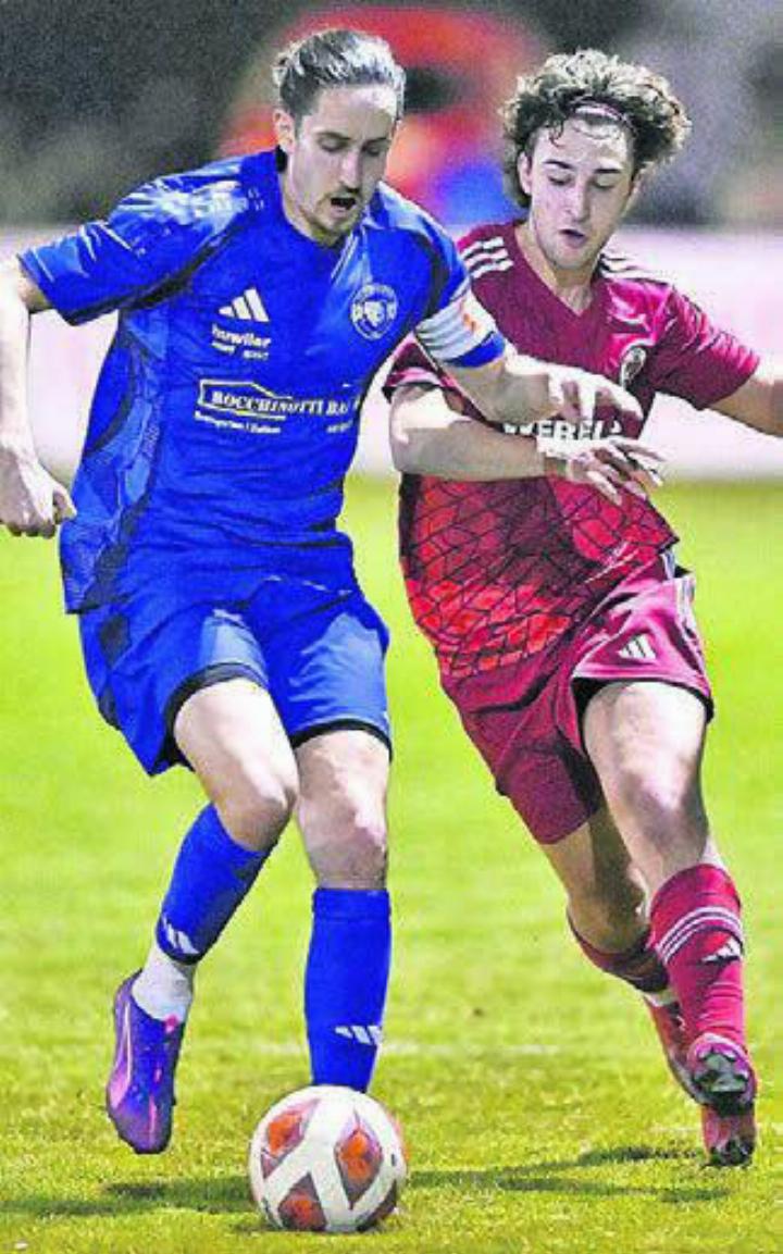 Bremgarten-Captain Timo Jenni (links) und sein Team müssen gegen Klingnau unten durch. Bild: awa