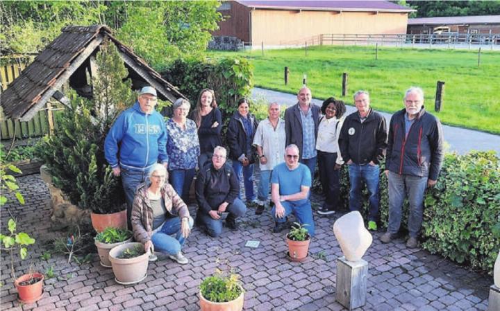 Das Team, welches im Armehuus die Ausstellung vorbereitet, freut sich Bild: zg