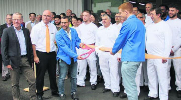 Die vielen Investitionen der letzten Jahre (hier die Einweihung der neuen Trocknungsanlage im Mai) machen sich bezahlt, der Umsatz zeigt nach oben. Bild: Archiv