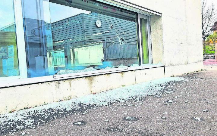 Die vielen und teuren Schäden über Ostern 2023 haben zum Umdenken geführt. Jetzt sollen auf den Schularealen Kameras montiert werden. Noch dauert es aber etwas, bis dies passiert. Bild: Archiv