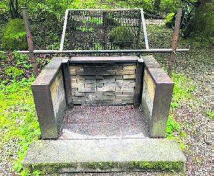 Die beliebte Feuerstelle Bergmättli ist derzeit ohne Rost. Bild: gk