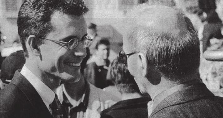 Der neue Murianer Pfarrer Urs Elsener findet sofort den Kontakt zu den Gläubigen der Kirchgemeinde. Bild: Archiv