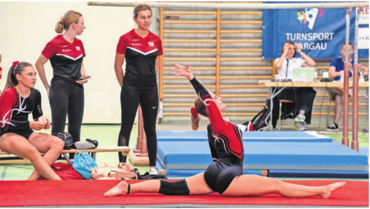 Bodenturnen der Athletinnen des TV Wohlen. Bild: Stefan Hotz