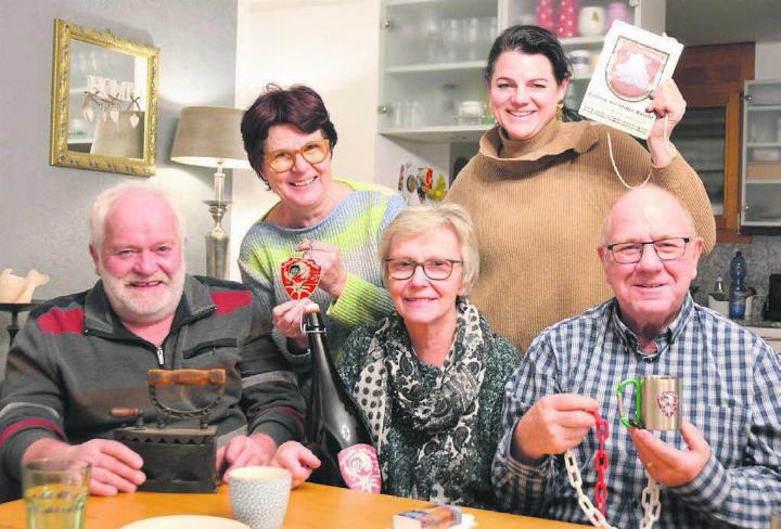 Sie prägten oder prägen die Geschichte der Fasnachtsgesellschaft Hohenwien-Wissenburg mit, von links: Josi Wetzstein, Roswitha Stöckli, Theres Strebel, Katja Fahler und Benedikt Strebel. Bilder: Annemarie Keusch / zg