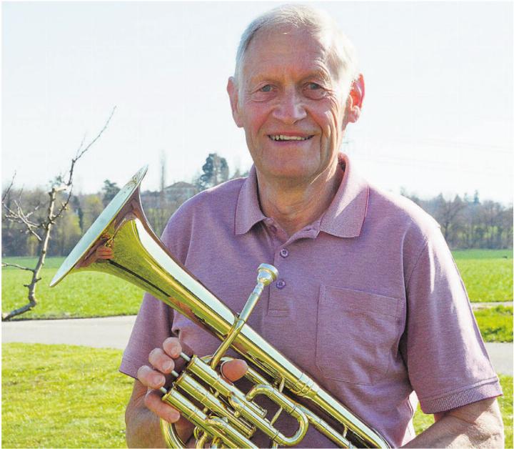 Köbi Keusch mit seinem Es-Horn. Seit 60 Jahren ist er dem Instrument und der «Musig» Boswil treu. Bild: Annemarie Keusch Köbi Keusch mit seinem Es-Horn. Seit 60 Jahren ist er dem Instrument und der «Musig» Boswil treu. Bild: Annemarie Keusch