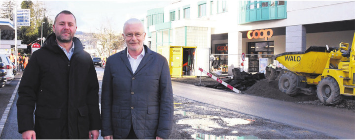 Die Verzögerung der Sanierung der Alten Bahnhofstrasse hat der ibw praktisch in die Hände gespielt, so konnte der neue Wärmeverbund zusammen mit den Strassenarbeiten realisiert werden: Projekleiter Drilon Bajrami und ibw-Geschäftsleiter Peter Lehmann. Bilder: Daniel Marti