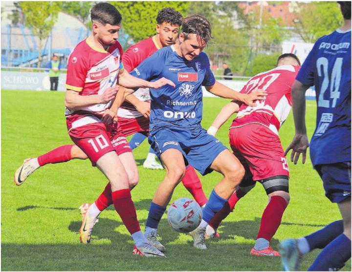 Es war der Knackpunkt, der einen miserablen Saison-Endspurt einläutet: Vor einem Jahr (26. April 2025) verloren die Wohler (Mitte: Javi Gabathuler) gegen die Solothurner 1:3. Bild: spr/Archiv