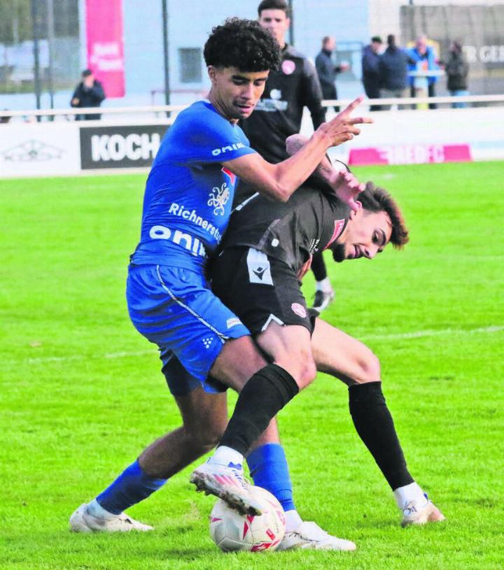 Luca Nascimento (links) ist mit 17 Jahren schon ein starker Fussballer. «Der Pitbull, der dem Gegner auf den Füssen steht», sagt Captain Pnishi. «Er hat eine enorme Spielintelligenz», sagt Ex-Trainer Alain Schultz. Bild: Archiv