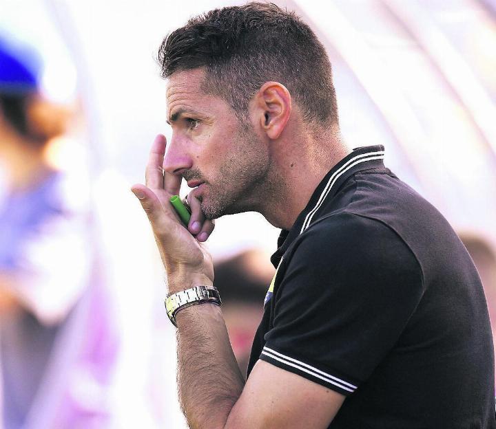 Sergio Colacino bei seiner letzten Trainerstation im Freiamt an der Seitenlinie des FC Mutschellen. Kann er jetzt den FC Muri vor dem Abstieg retten?
Bilder: Archiv/awa, pf