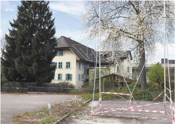 Das Lüthi-Tschiemer-Haus darf abgerissen werden: Es muss dem Projekt «Reach 17» der Raiffeisenbank Wohlen weichen. Das Lüthi-Tschiemer-Haus darf abgerissen werden: Es muss dem Projekt «Reach 17» der Raiffeisenbank Wohlen weichen.