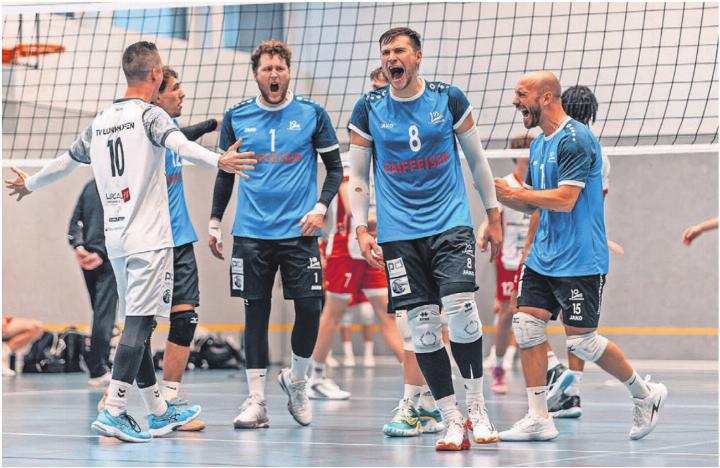 Es gibt aktuell viel zu jubeln beim TV Lunkhofen. Hier feiern die Männer ihren wichtigen Auswärtssieg in Aarau. Bild: zg