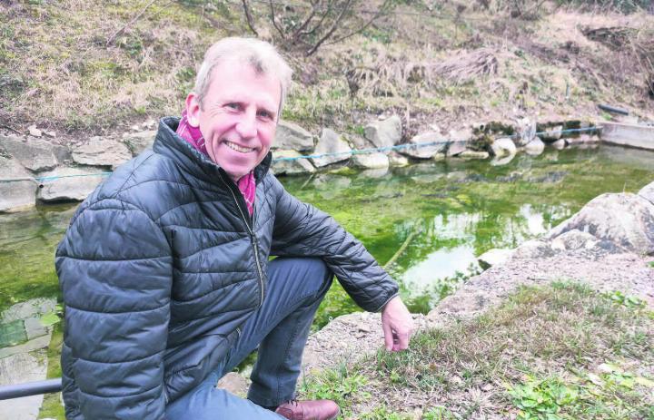 Dank betriebseigener Quelle und tierfreundlicher Haltung fanden die Fische in Thomas Rüppels Fischzucht stets optimale Bedingungen zum Gedeihen vor. Bild: Marco Huwyler