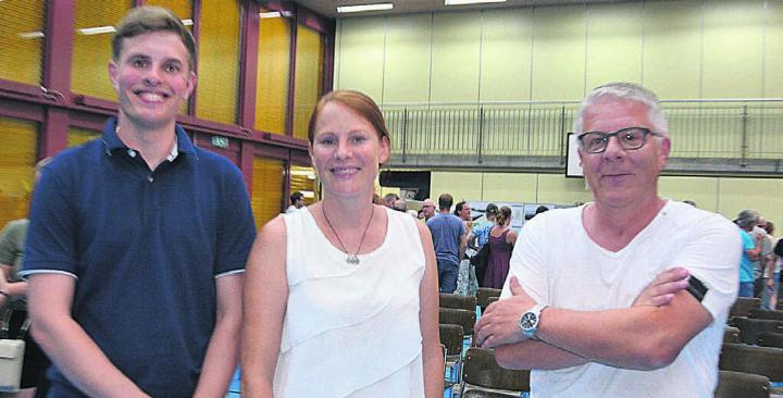 Sie stellten die beiden Varianten vor: (v. l.) Gemeinderat Pascal Stahl, Frau Gemeindeammann Renate Ballmer und Architekt Daniel Lischer. Bilder: Roger Wetli / zg