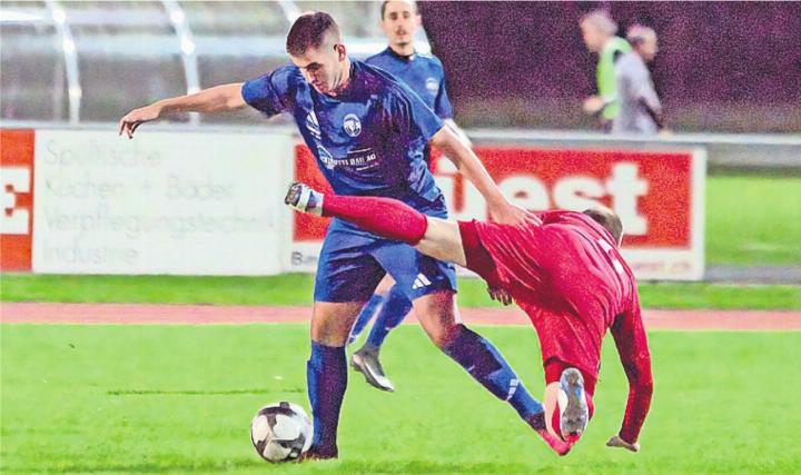 Halil Hoxhaj (links) und der FC Bremgarten verlieren auch auswärts in Zofingen. Bild: André Griffel