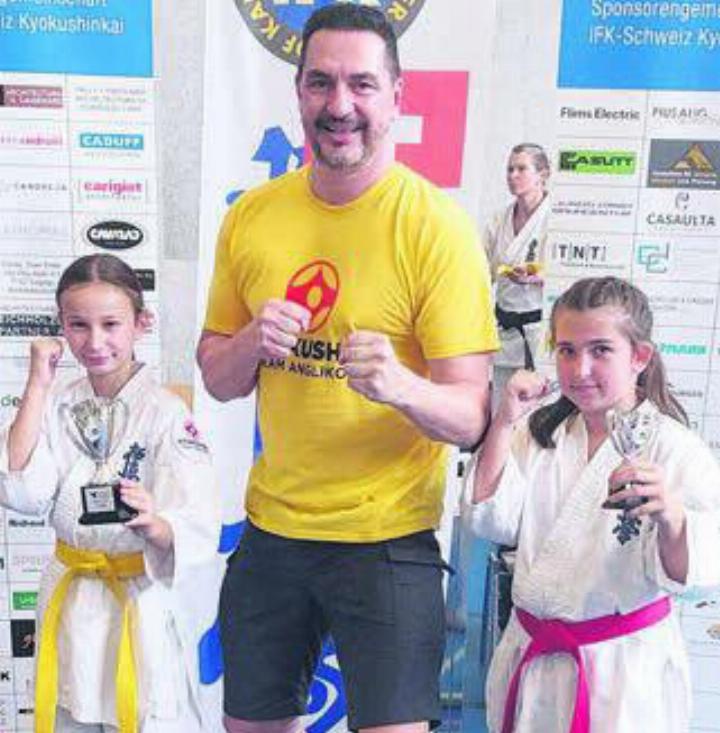 Erfolgreich (v. l.): Alesa Bunjaku, Coach Peter Hubschmid und Almira Bajrami.
