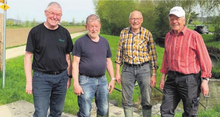 Das Reinigungsteam, von links: Peter Füglistaler, Edy Köpfli, Karl Brunner, und Alfred Strebel. Bild: zg