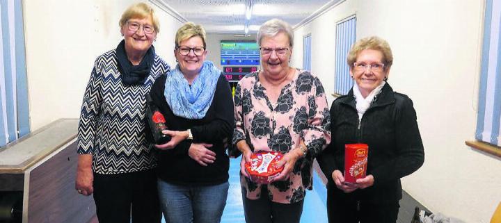 Die Siegerinnen des Abends (v. l.): Christa Fust, Trix Heimgartner, Trudi Dubach und Lilli Lochinger. Bild: zg