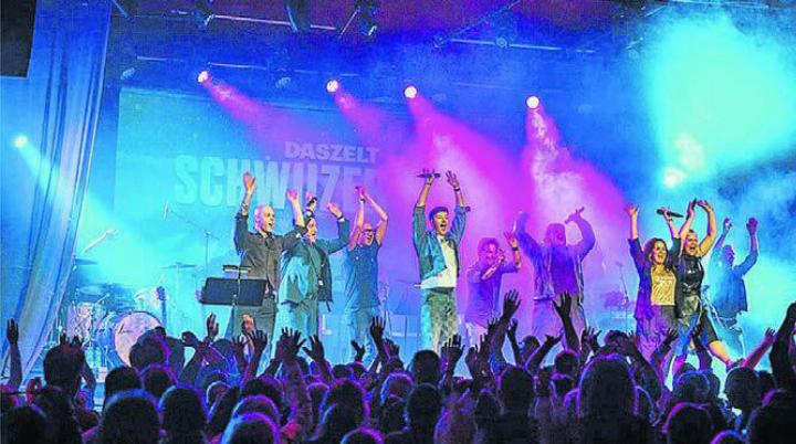 Bei der Show «Schwiizer Hits» werden etliche Schweizer Promis auf der Bühne stehen. Bild: pd