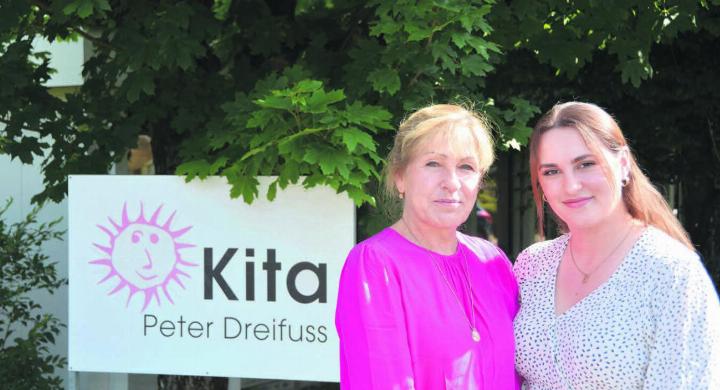 Miranda Gutaj, Leiterin der Kita Peter Dreifuss, rechts, und Bernadette Bühlmann, Co-Leiterin, freuen sich auf möglichst viele interessierte Besucher am Jubiläumsfest.