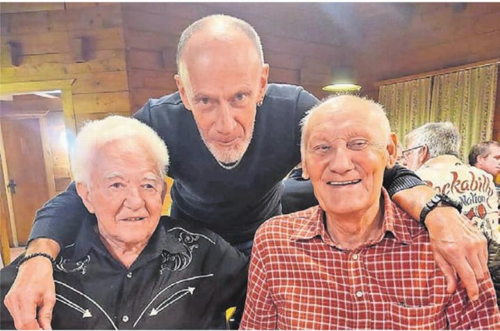 Haben den Abend am Chlaushock der LR Wohlen genossen (von links): Chabi Burkart, Urs Schalch und Fredy Rauber. Bild: zg
