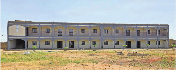 Das doppelstöckige Primarschulhaus im Schulzentrum St. Georges ist seit wenigen Wochen in Betrieb. Die Bauzeit dauerte ein Jahr länger als geplant.