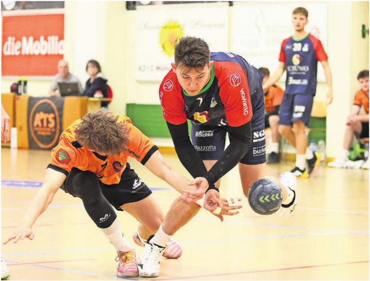 Joshua Schmid (rechts) und die SG Wohlen Mutschellen haben nach dem ersten Aufstiegsspiel die Nase vorn.