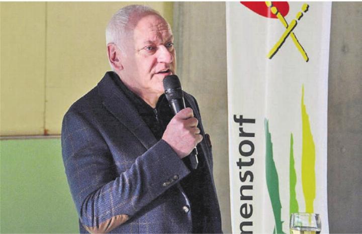 Gemeindeammann Mäni Baur freute sich, dass so viele Sarmenstorfer und Sarmenstoferinnen zum gemeinsamen Anstossen kamen.