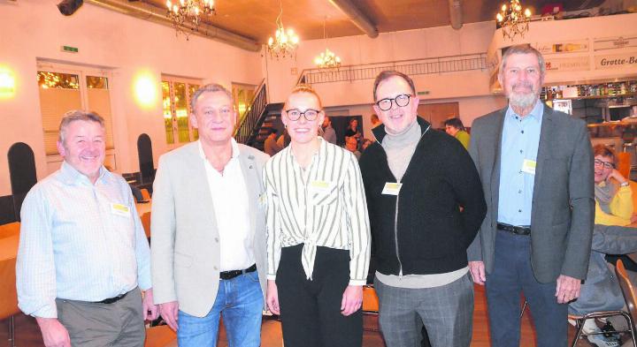 Sie prägten den Anlass in Boswil, von links: Jörg Weiss und Alexander Eigensatz («Brennpunkt»-Team) mit den Referenten Michelle Stierli und Renato Bizzotto sowie Günter Trost («Brennpunkt»-Team). Bilder: Thomas Stöckli