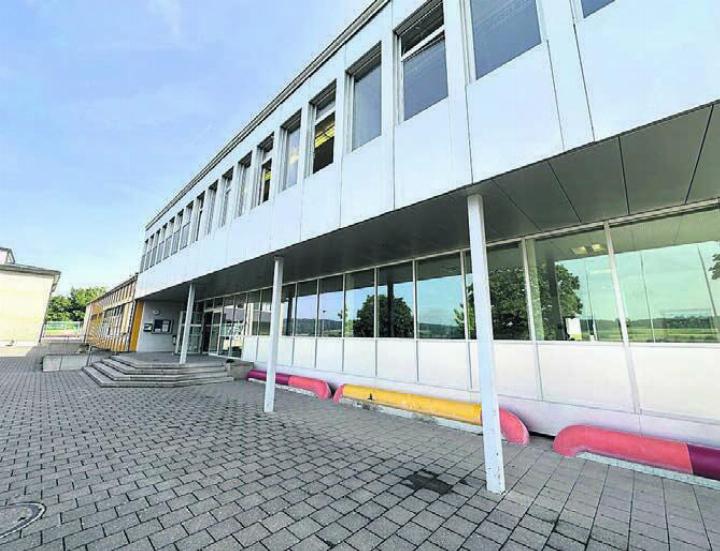 Die Schule Büttikon platzt aus allen Nähten, jetzt soll ein Anbau Entlastung bringen. Im ersten Schritt geht es um die Projektierung. Bild: Archiv