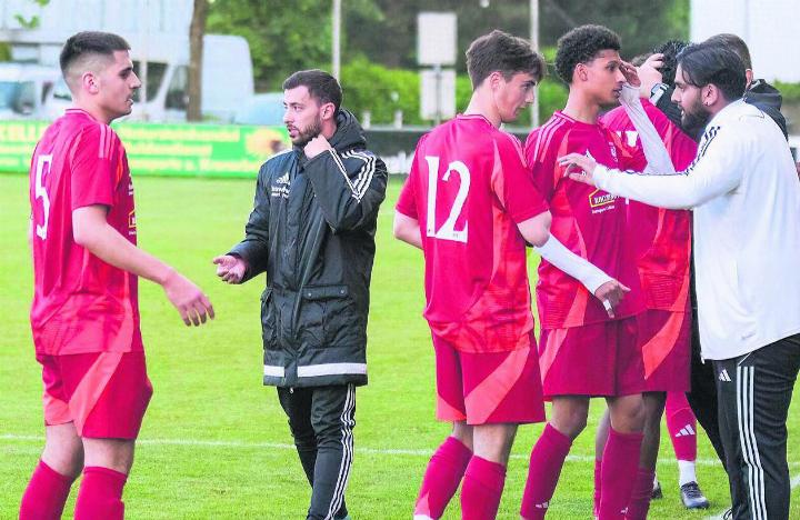 Nach dem 1:1 gegen Zofingen – direkter Konkurrent im Abstiegskampf – gab es bereits konsternierte Gesichter beim FC Bremgarten. Jetzt, nach der Niederlage gegen Suhr, ist der Abstieg Tatsache. Bild: André Griffel