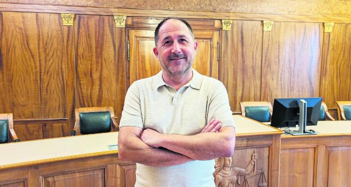 Peter Thurnherr im Gerichtssaal im Bremgarter Rathaus. Hier hat er im vergangenen Vierteljahrhundert unzählige Urteile gefällt. Bild: huy